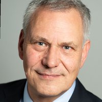 Peter-Tobias Stoll